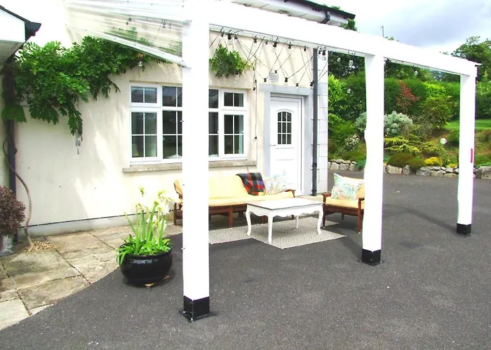 Wonderful Setting Farmhouse Apartment